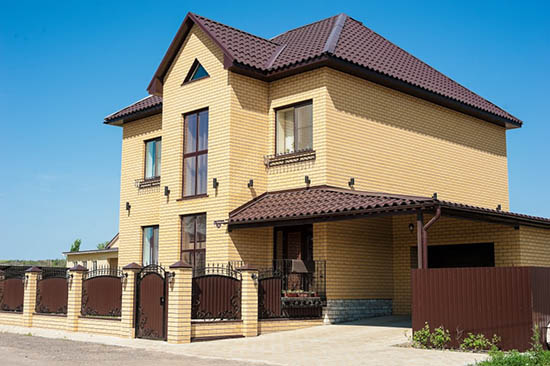 Кирпичные дома из желтого и коричневого кирпича: красивые проекты и фото