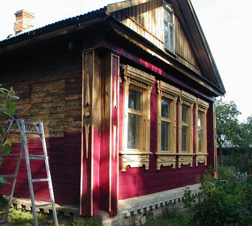 Чем покрасить деревянный дом снаружи и внутри