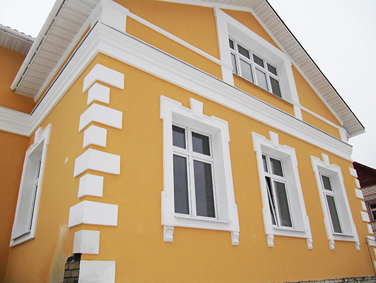 Особенности покраски фасада частного дома