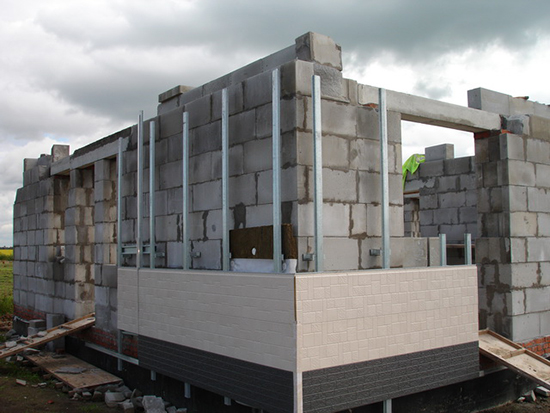 Сооружение вентиляционного фасада для газобетонной постройки